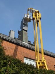 Schornsteinsanierung - Haube wird aufgesetzt